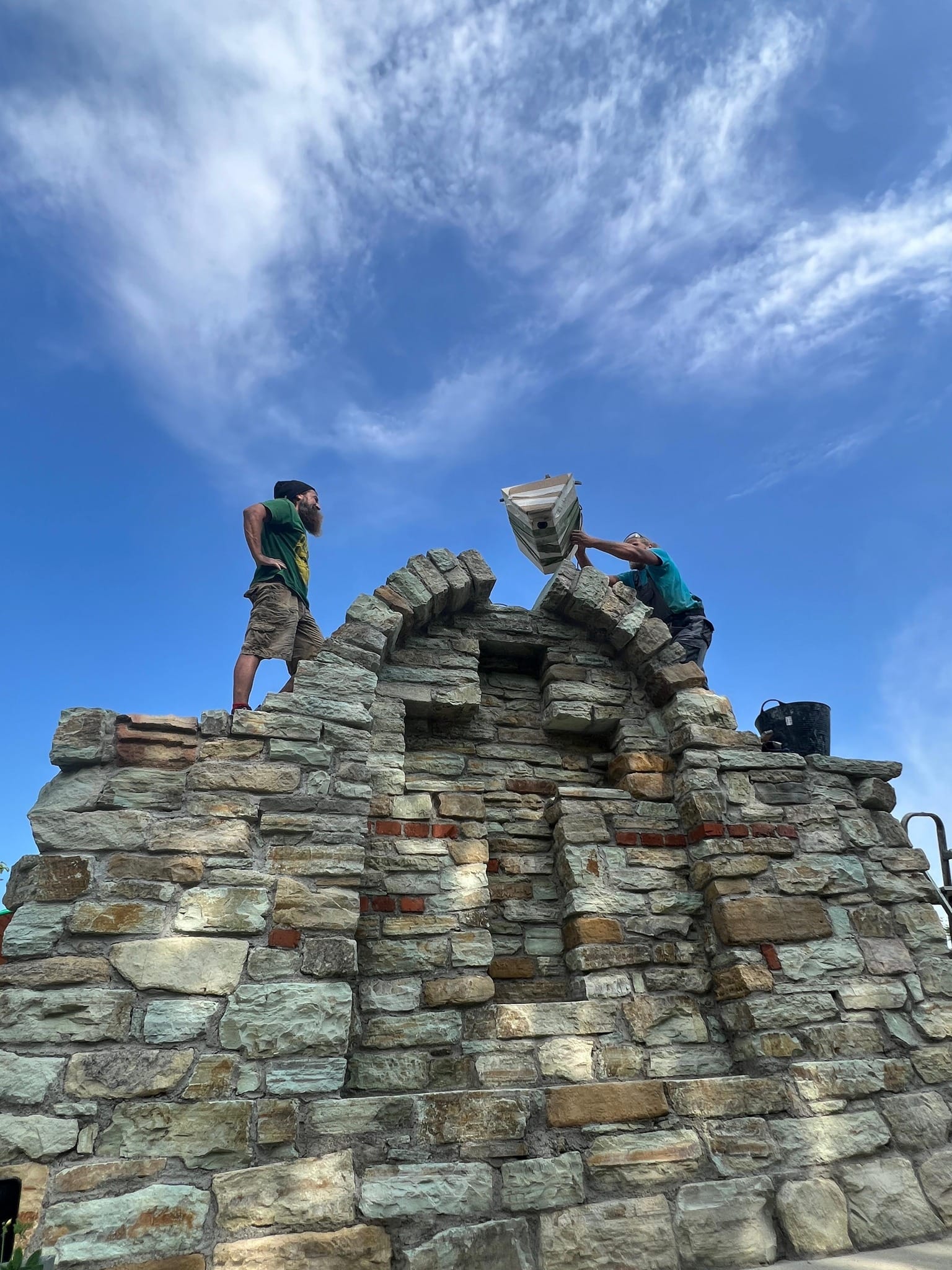 Ar putea fi o imagine cu 1 persoană, Muntele Rushmore şi Saqsaywaman